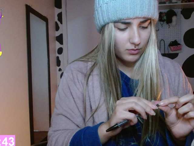 hi-elora live cam on BongaCams