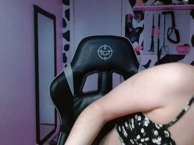 hi-elora live cam on BongaCams