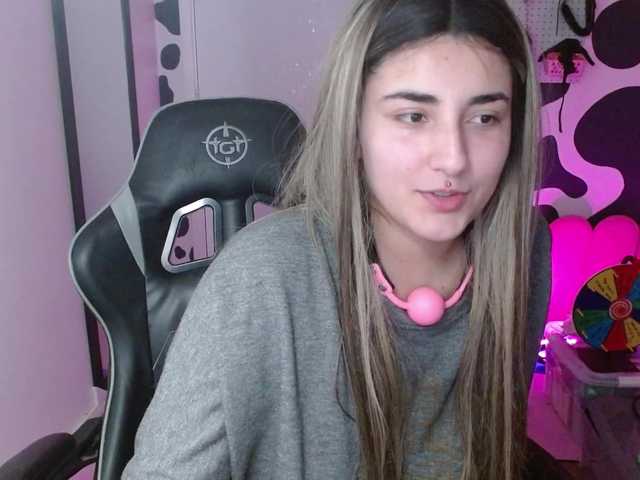 hi-elora live cam on BongaCams