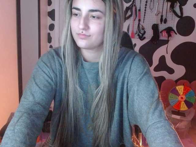 hi-elora live cam on BongaCams