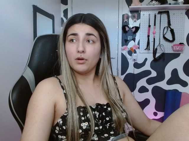hi-elora, live now on BongaCams