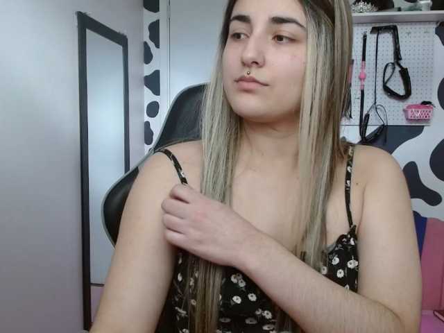 hi-elora, en vivo ahora en BongaCams