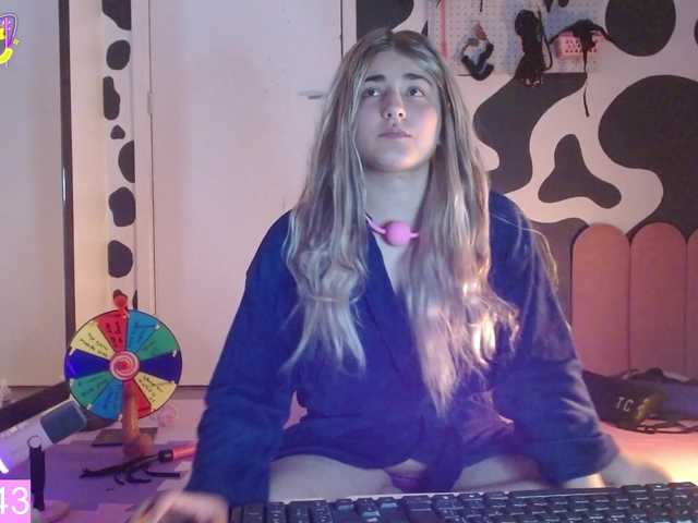 hi-elora live cam on BongaCams