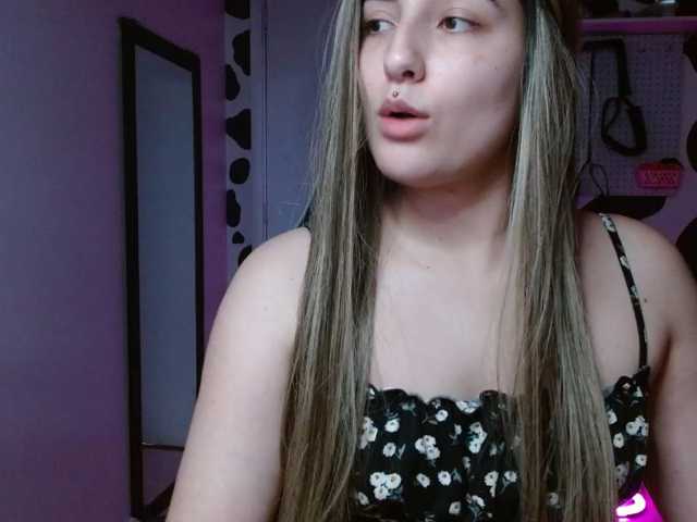 hi-elora, en directo ahora en BongaCams
