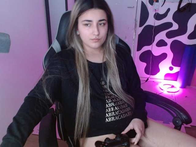 hi-elora live cam on BongaCams