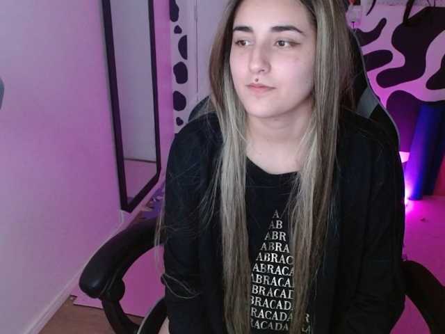 hi-elora live cam on BongaCams