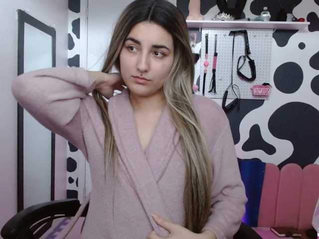 hi-elora live cam on BongaCams