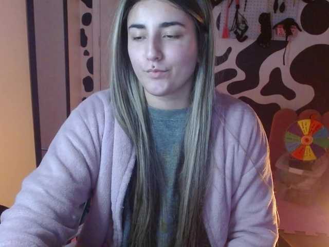 hi-elora live cam on BongaCams