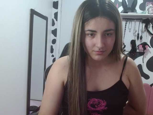 hi-elora live cam on BongaCams