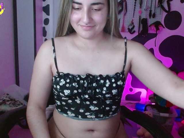 hi-elora live cam on BongaCams