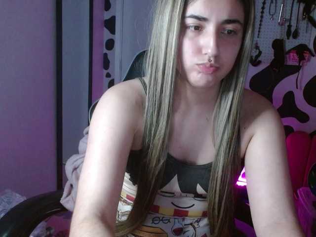 hi-elora live cam on BongaCams
