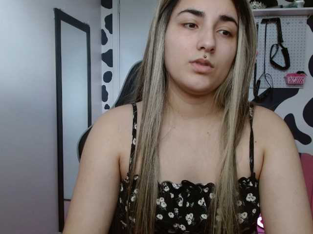 hi-elora, en directo ahora en BongaCams