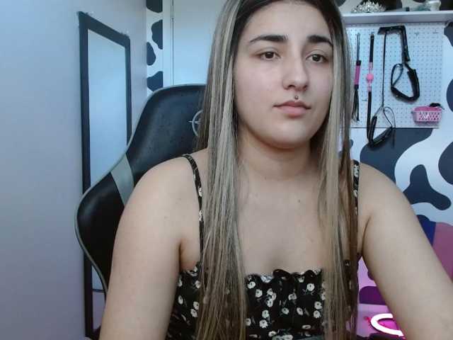 hi-elora, en directo ahora en BongaCams