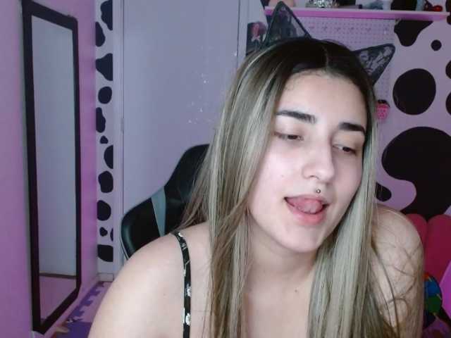 hi-elora live cam on BongaCams