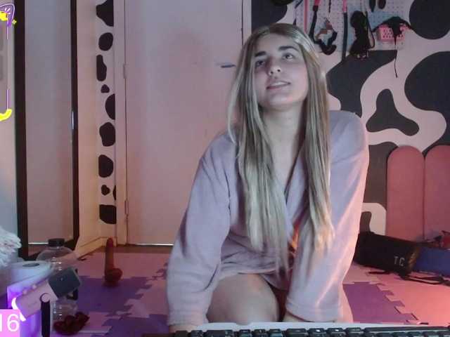 hi-elora live cam on BongaCams