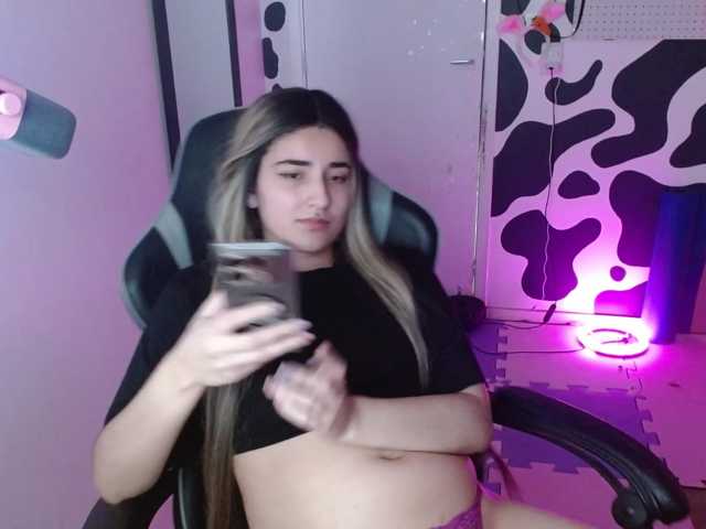 hi-elora live cam on BongaCams