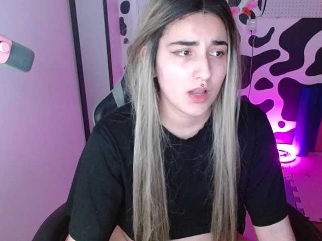 hi-elora live cam on BongaCams