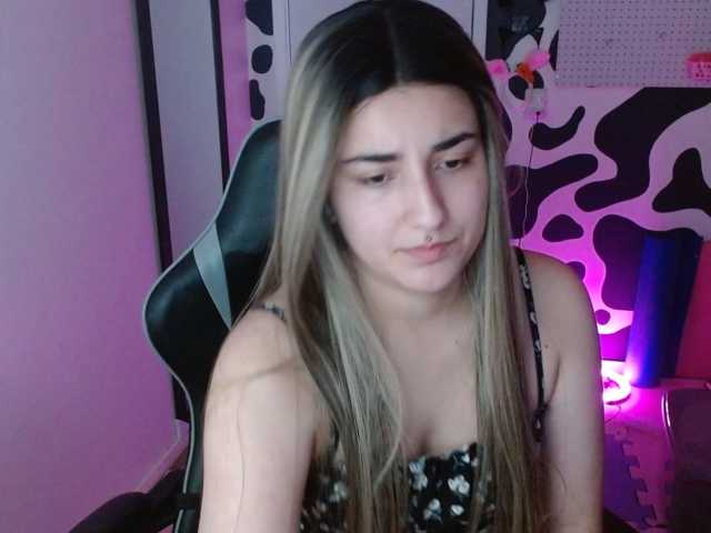 hi-elora live cam on BongaCams