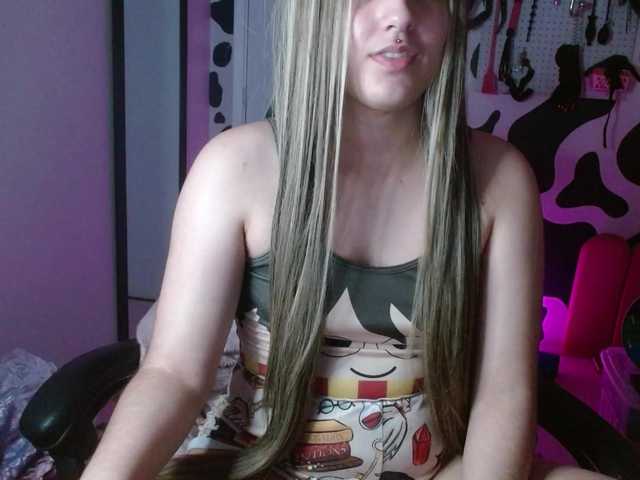 hi-elora live cam on BongaCams