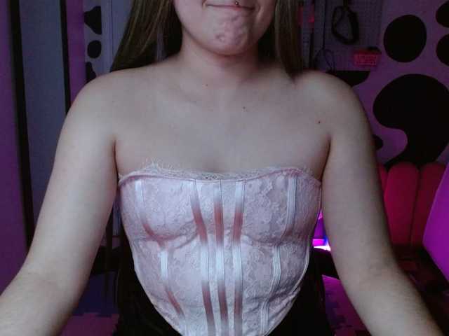 hi-elora live cam on BongaCams