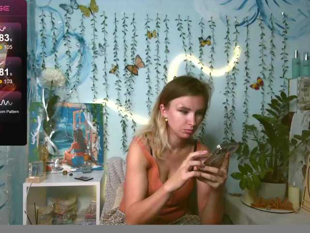 HarleyWid — live female cam