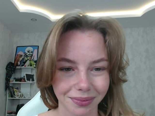 ElliWilson's BongaCams show and profile