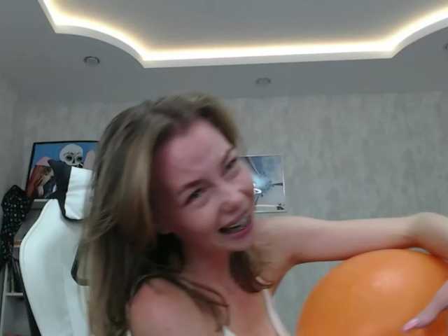 ElliWilson's BongaCams show and profile