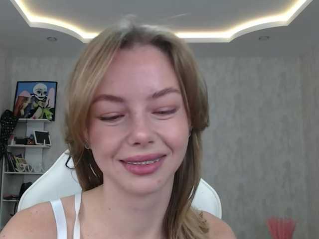 ElliWilson's BongaCams show and profile