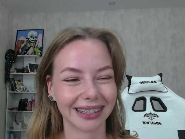 ElliWilson's BongaCams show and profile