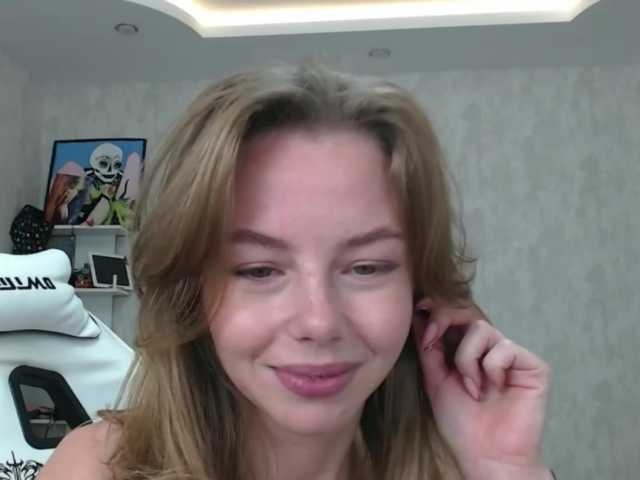 ElliWilson's BongaCams show and profile