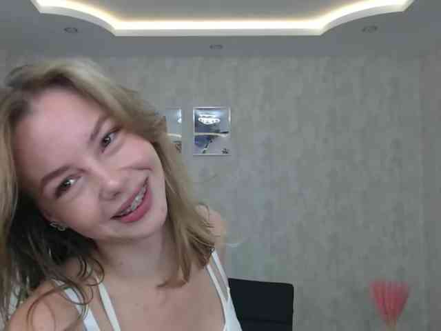 ElliWilson webcam