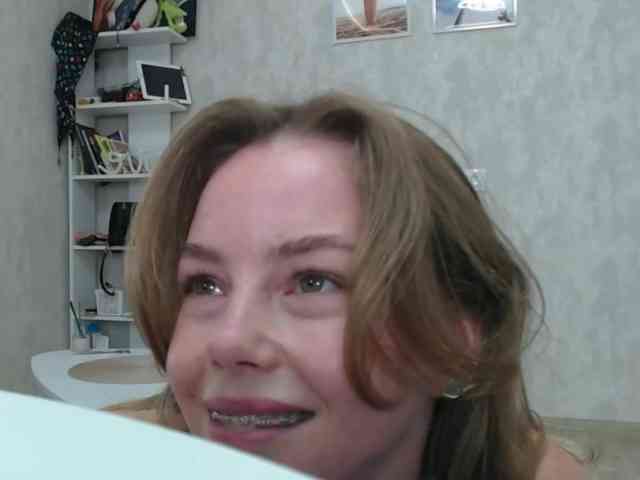 ElliWilson webcam