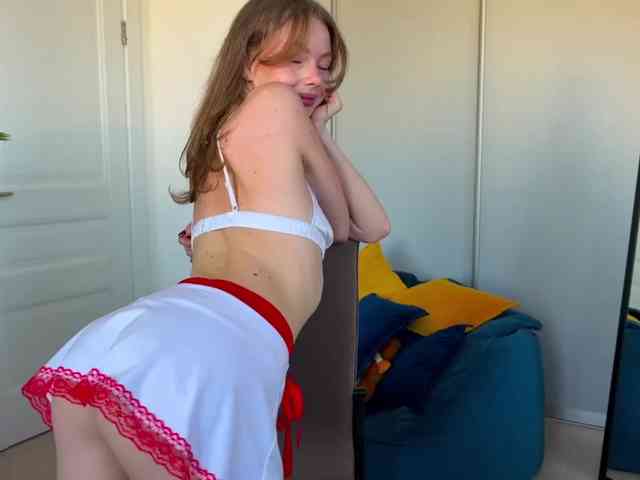 ElliWilson webcam