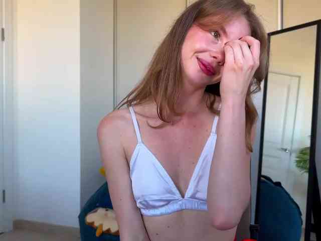 ElliWilson webcam