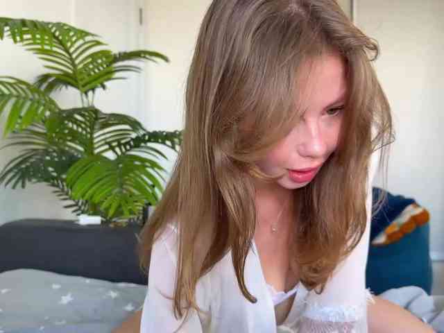 ElliWilson webcam