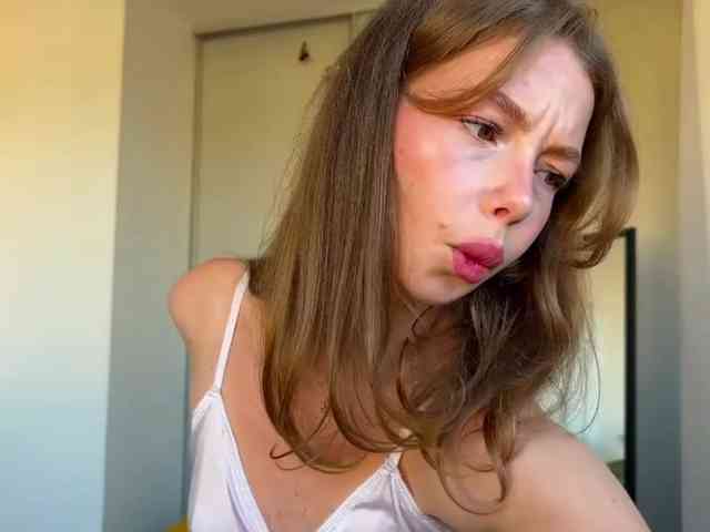 ElliWilson webcam