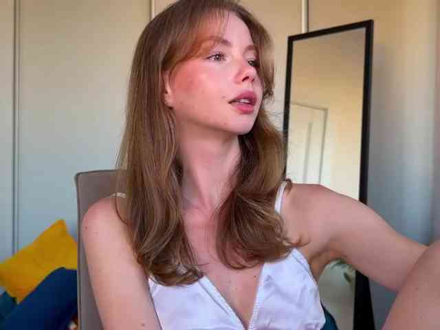 ElliWilson webcam