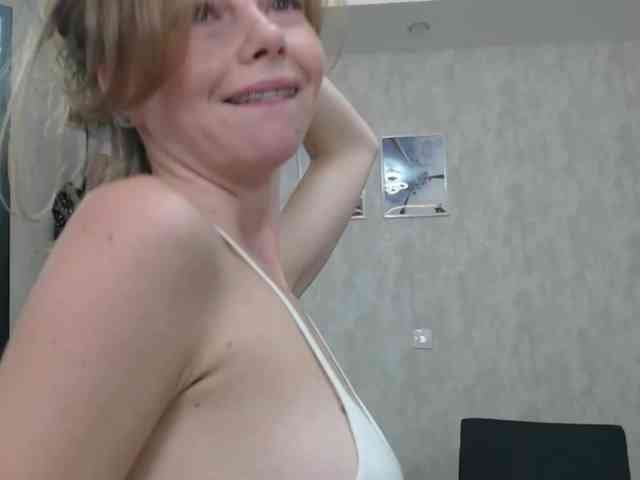 ElliWilson webcam