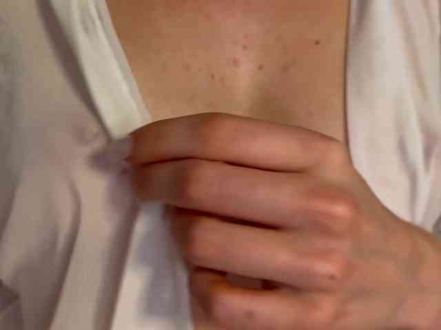 ElliWilson webcam