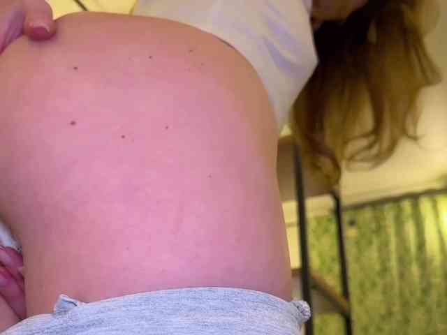 ElliWilson webcam