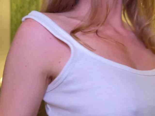 ElliWilson webcam