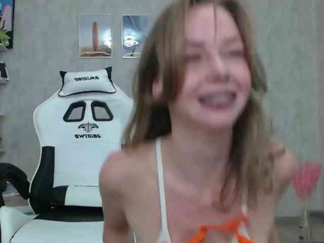 ElliWilson webcam