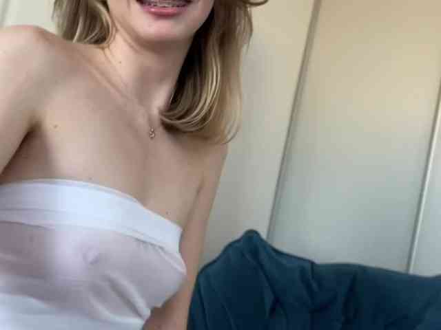 ElliWilson webcam