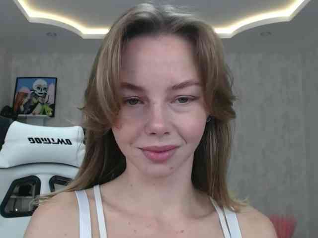 ElliWilson webcam
