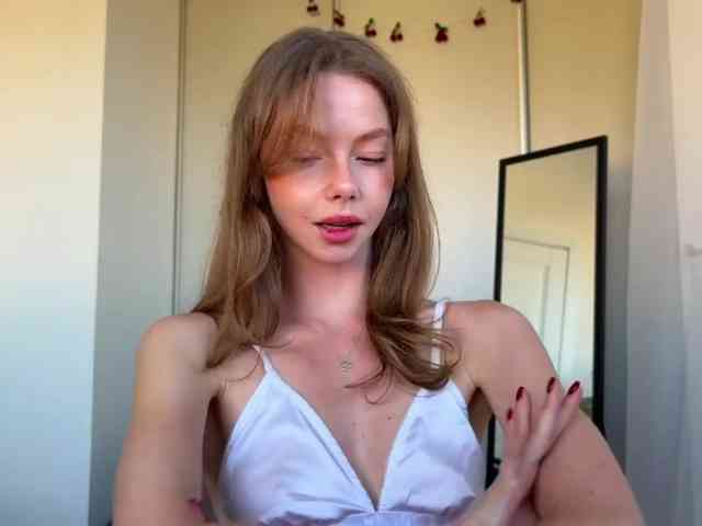 ElliWilson webcam