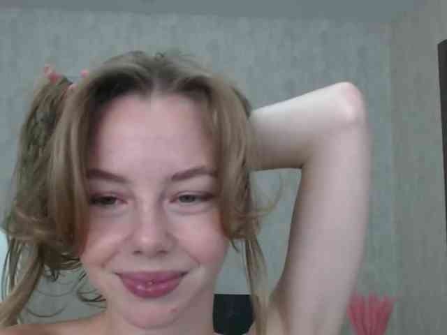 ElliWilson webcam