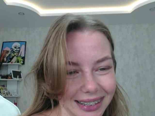 ElliWilson webcam