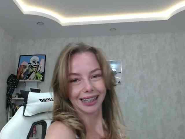 ElliWilson webcam