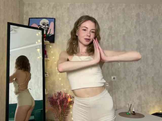 ElliWilson webcam