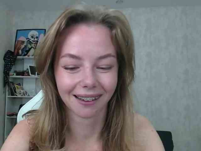 ElliWilson webcam